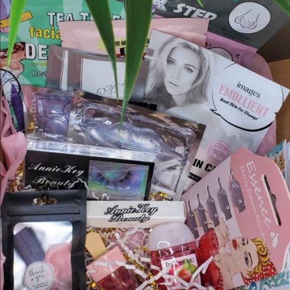 GIRLY GIRL MYSTERY BOX - Picture 7 of 14
